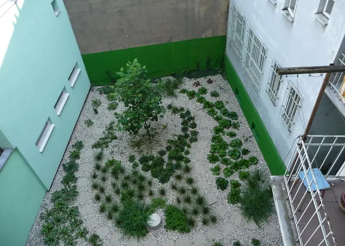 Amazing Center With Balcony *